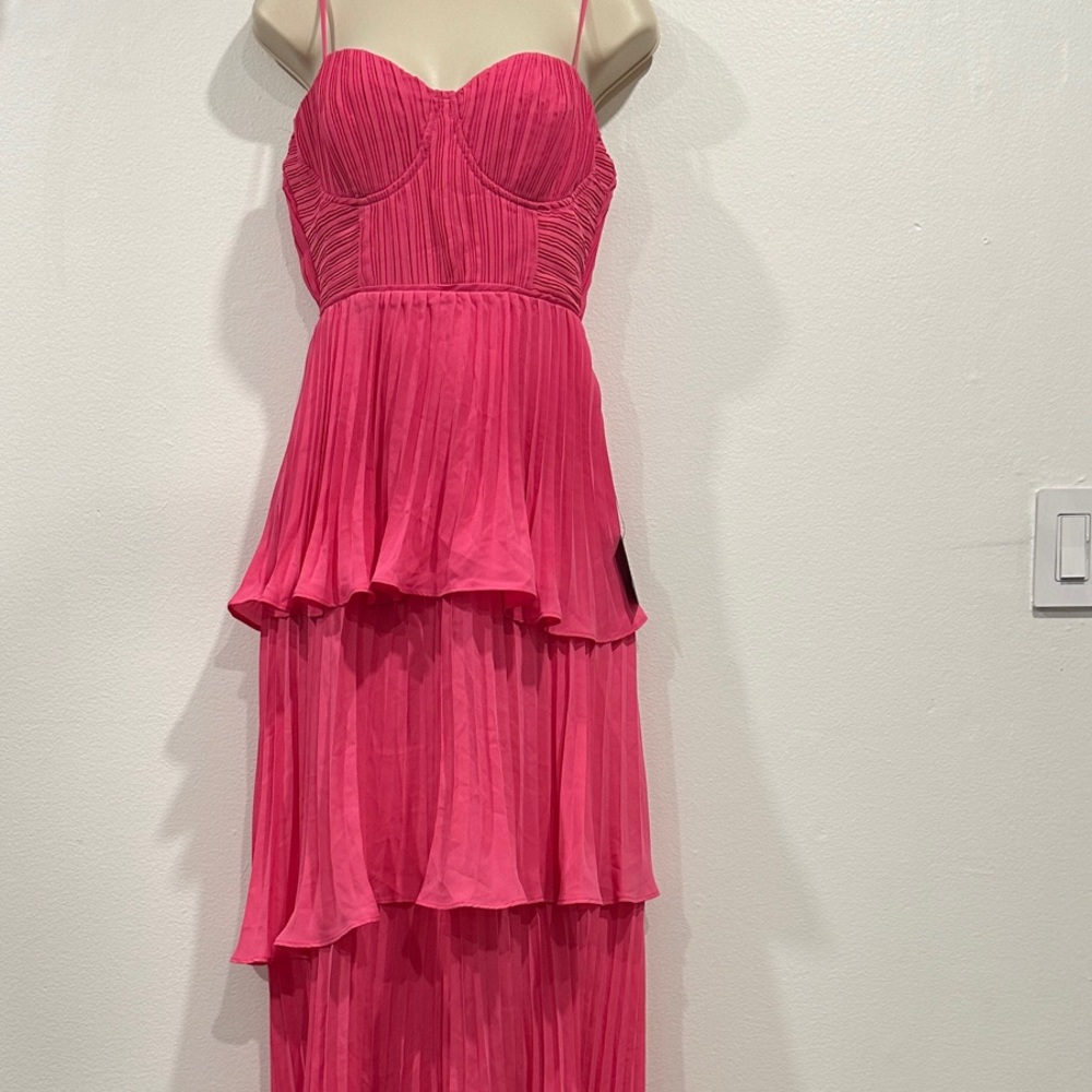 NWT! Lulu's Strapless Pink Tiered Dress